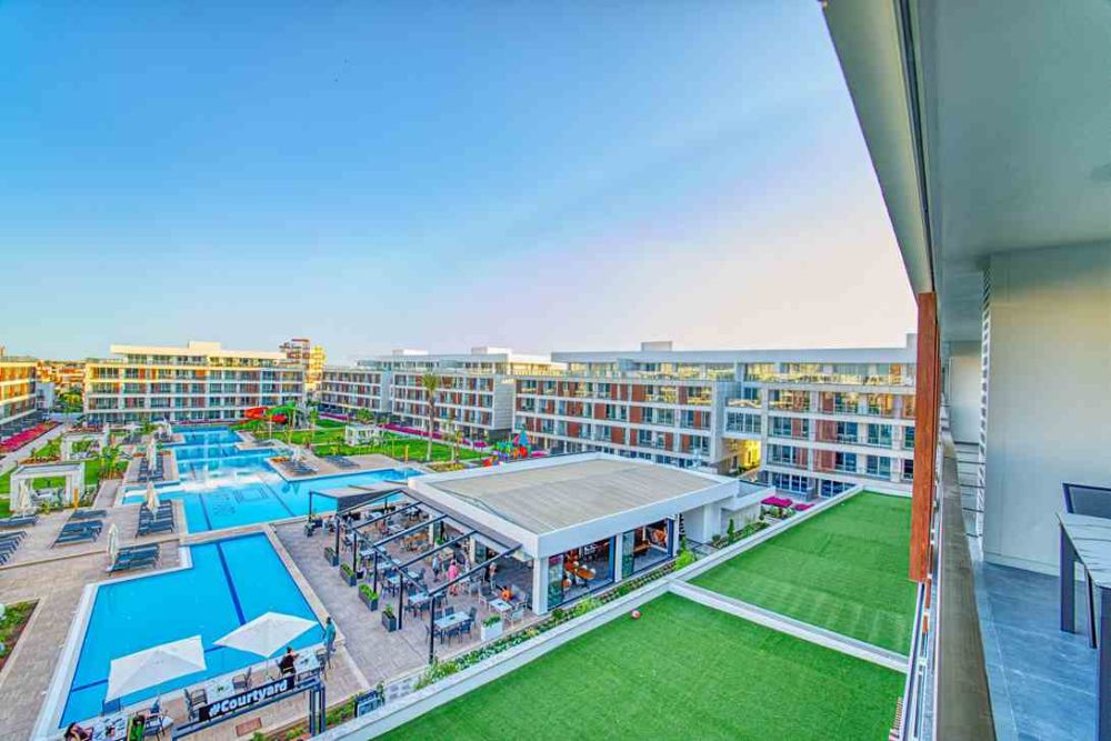 Courtyard Long Beach Resort